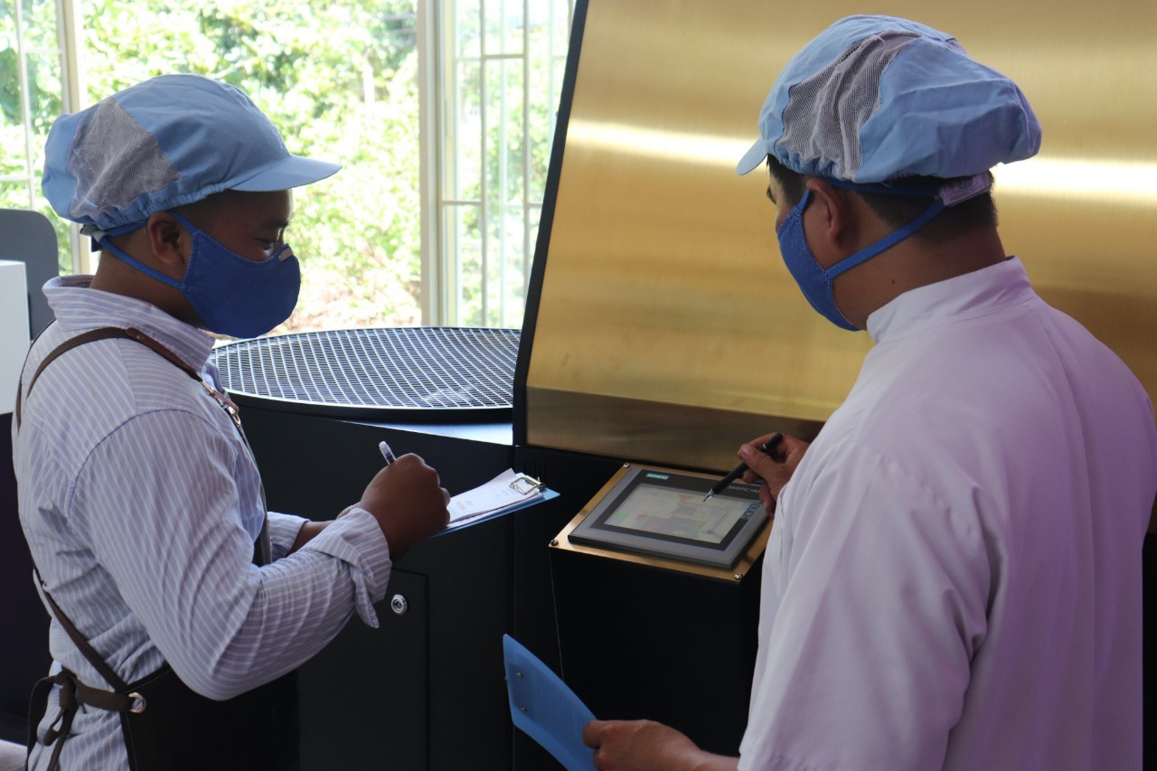 SỰ KHÁC NHAU GIỮA MÁY RANG CÀ PHÊ TỰ ĐỘNG VÀ BÁN TỰ ĐỘNG LÀ GÌ?