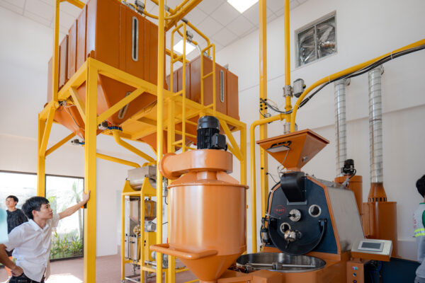 This image shows a complete automated coffee roasting system built around the Mars V5 AI 15kg coffee roaster. The system includes green coffee loading, roasting, cooling, post-roast processing, silo storage, and conveying equipment designed for medium and large-scale coffee production.